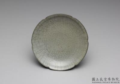 图片[3]-Dish with hibiscus-shaped rim in celadon glaze, Ge ware, Southern Song to Yuan dynasty-China Archive